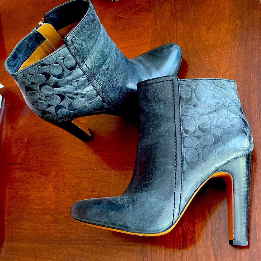 COACH Hanni Leather Slate Grey Signature Logo side-zip boots. Size 7